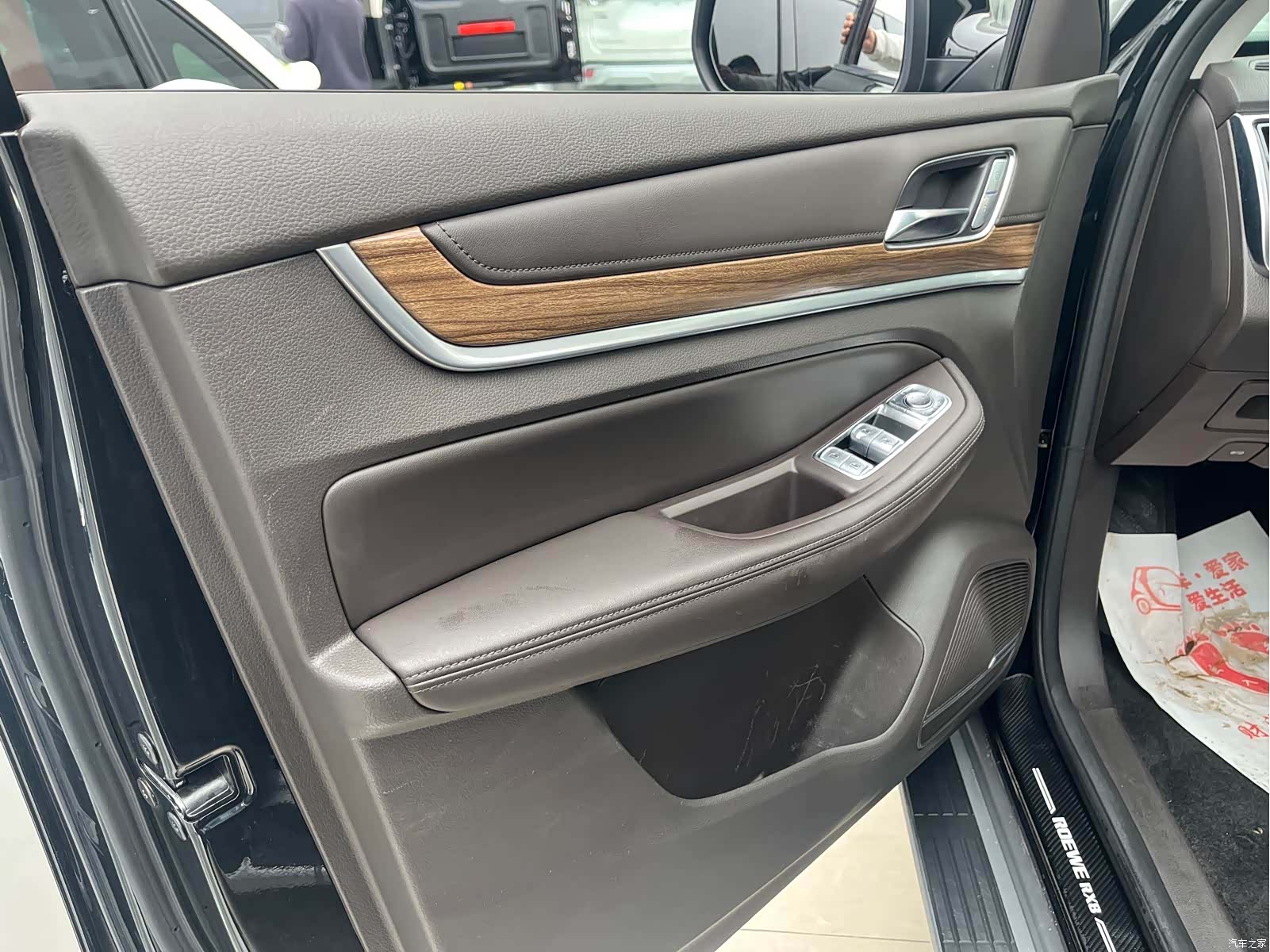 Roewe RX8, 2021 4