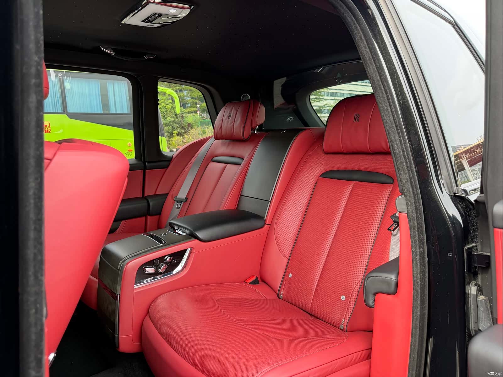 Rolls-Royce Cullinan, 2020 все фото