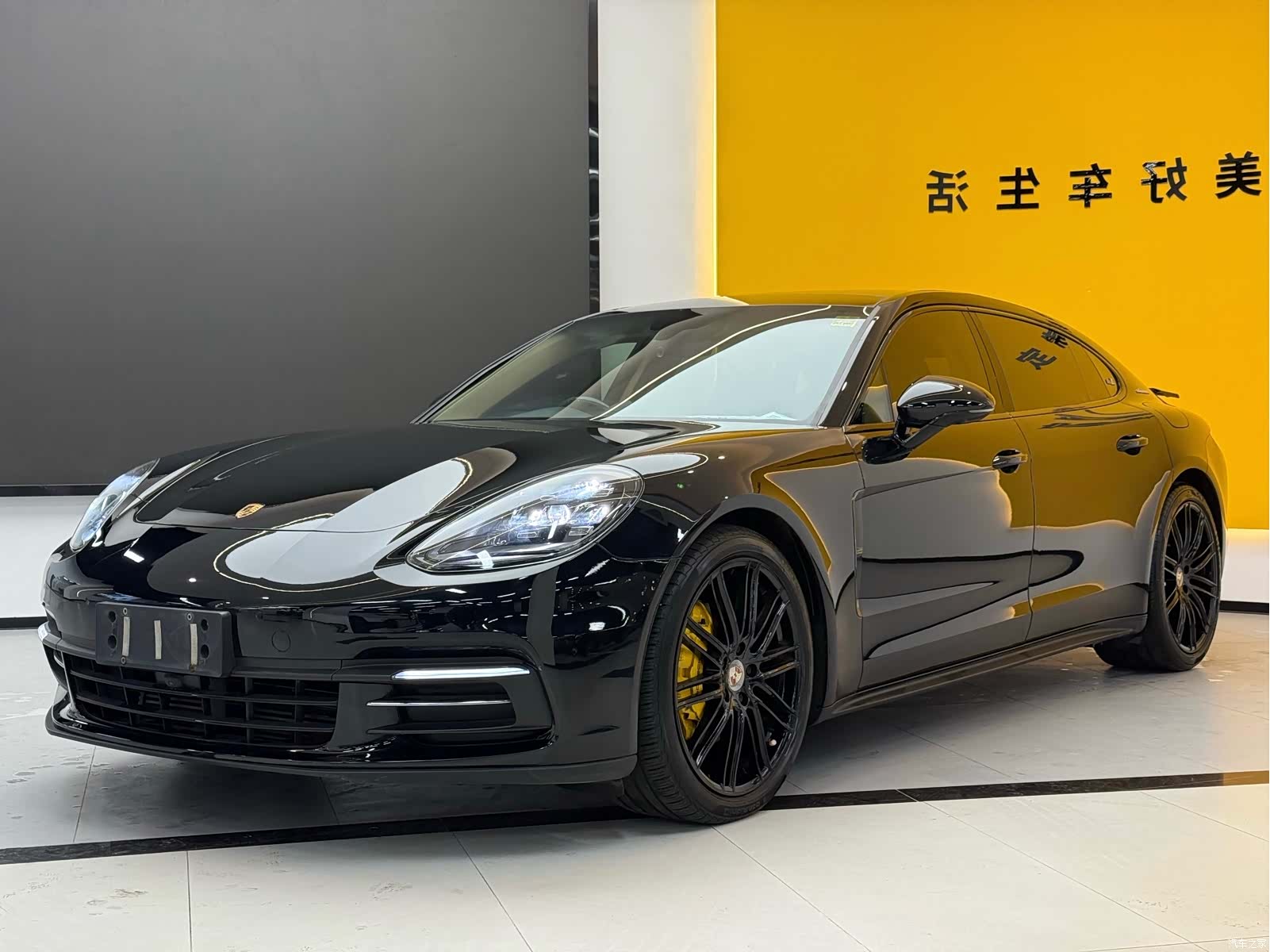 Porsche Panamera, 2018 1