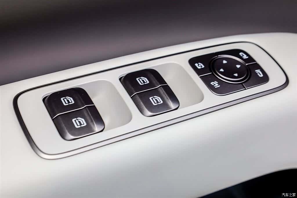 Li Auto i8, 2025 28
