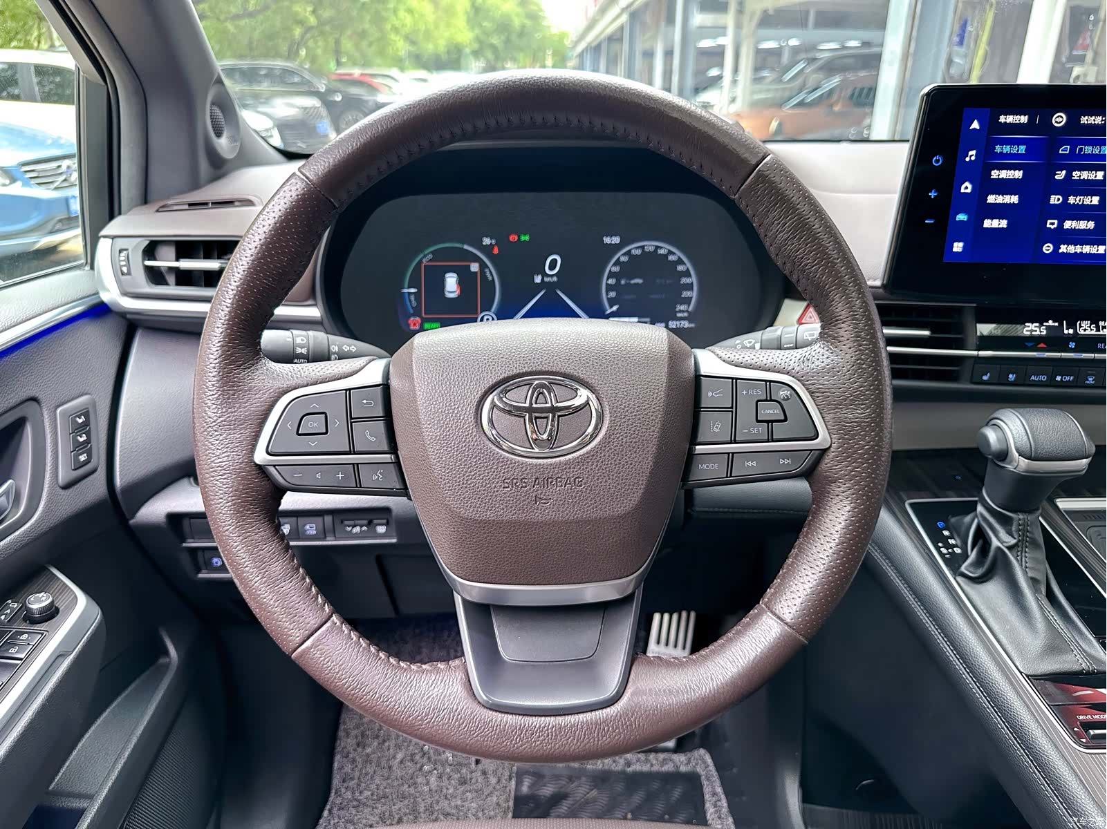 Toyota Granvia, 2023 21