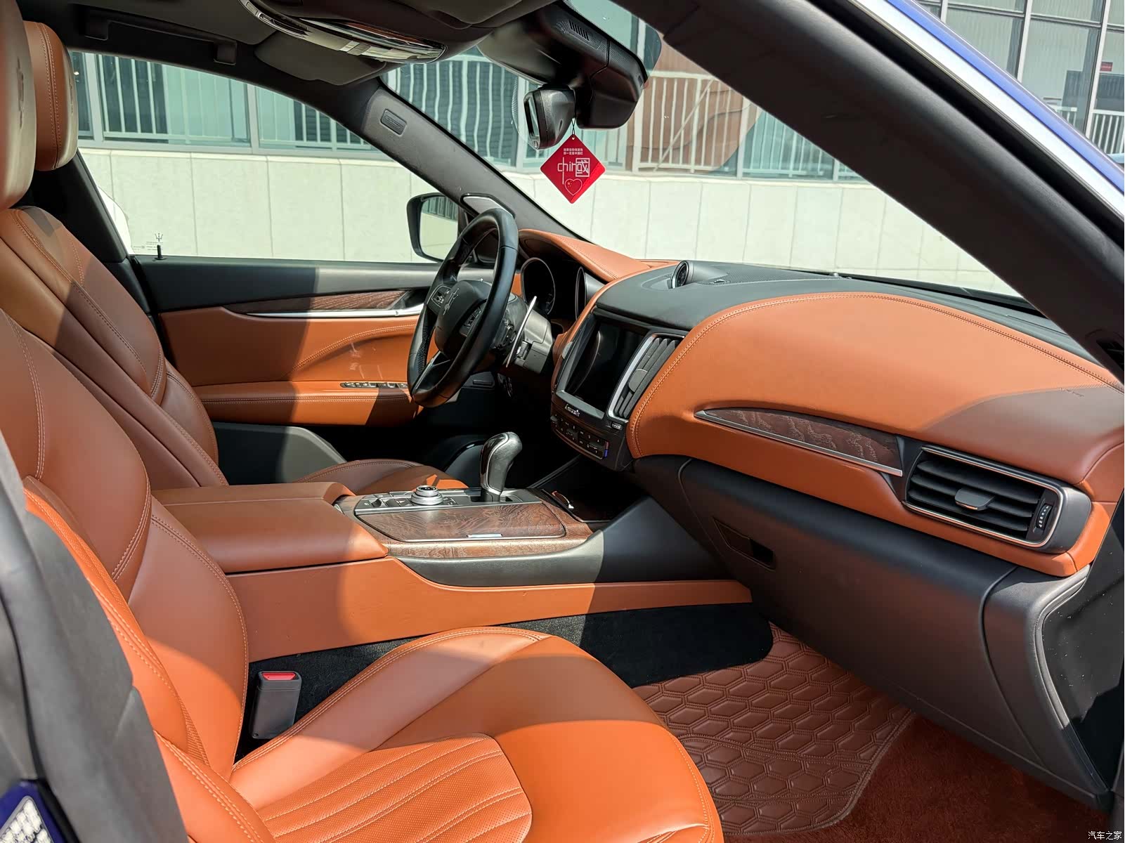 Maserati Levante, 2017 все фото