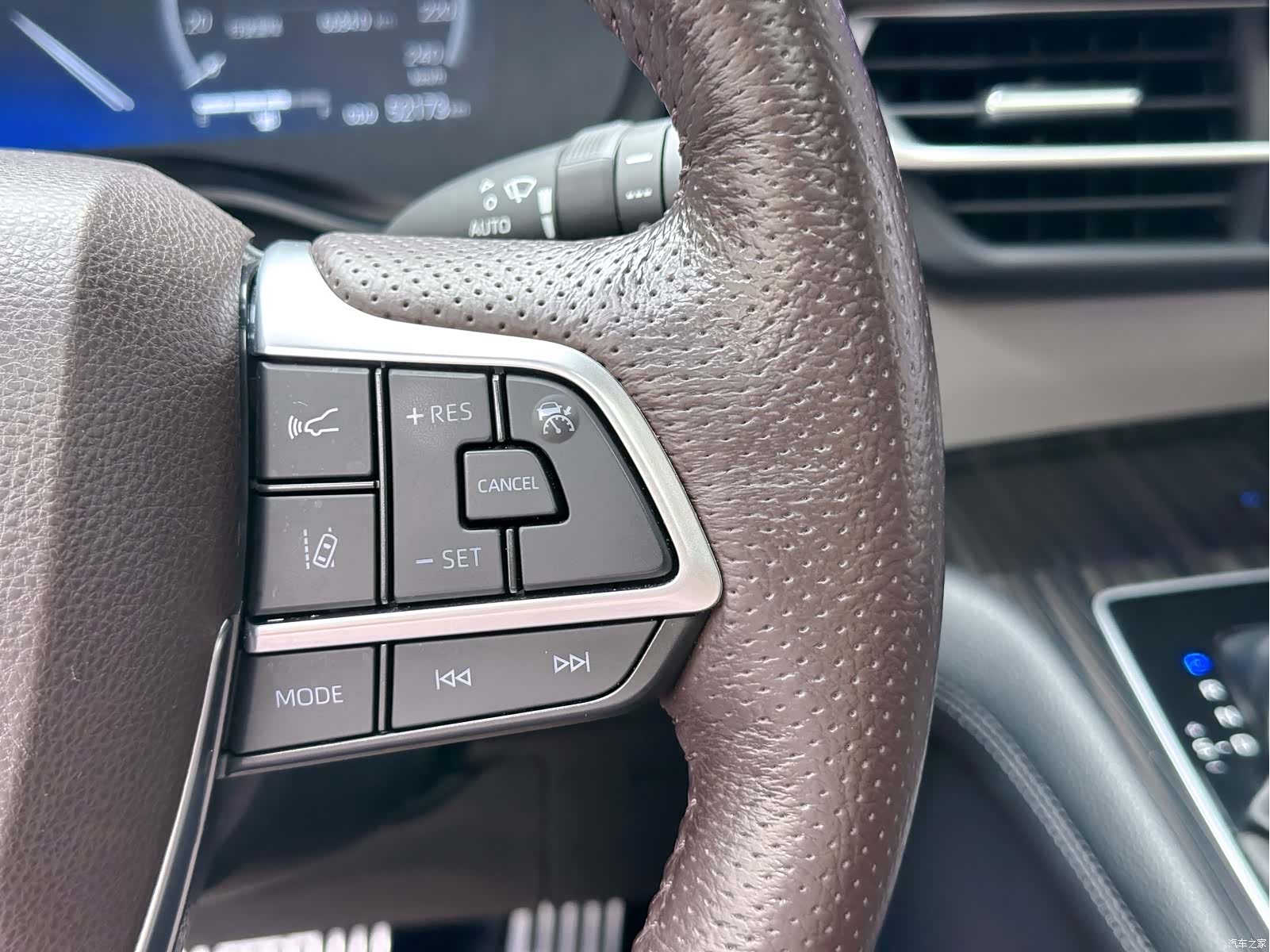 Toyota Granvia, 2023 27