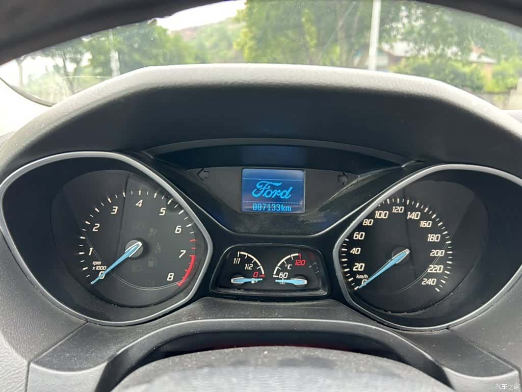 Ford Focus, 2014 8