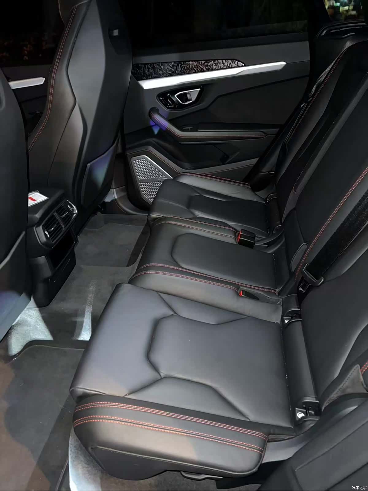 Lamborghini Urus, 2020 12