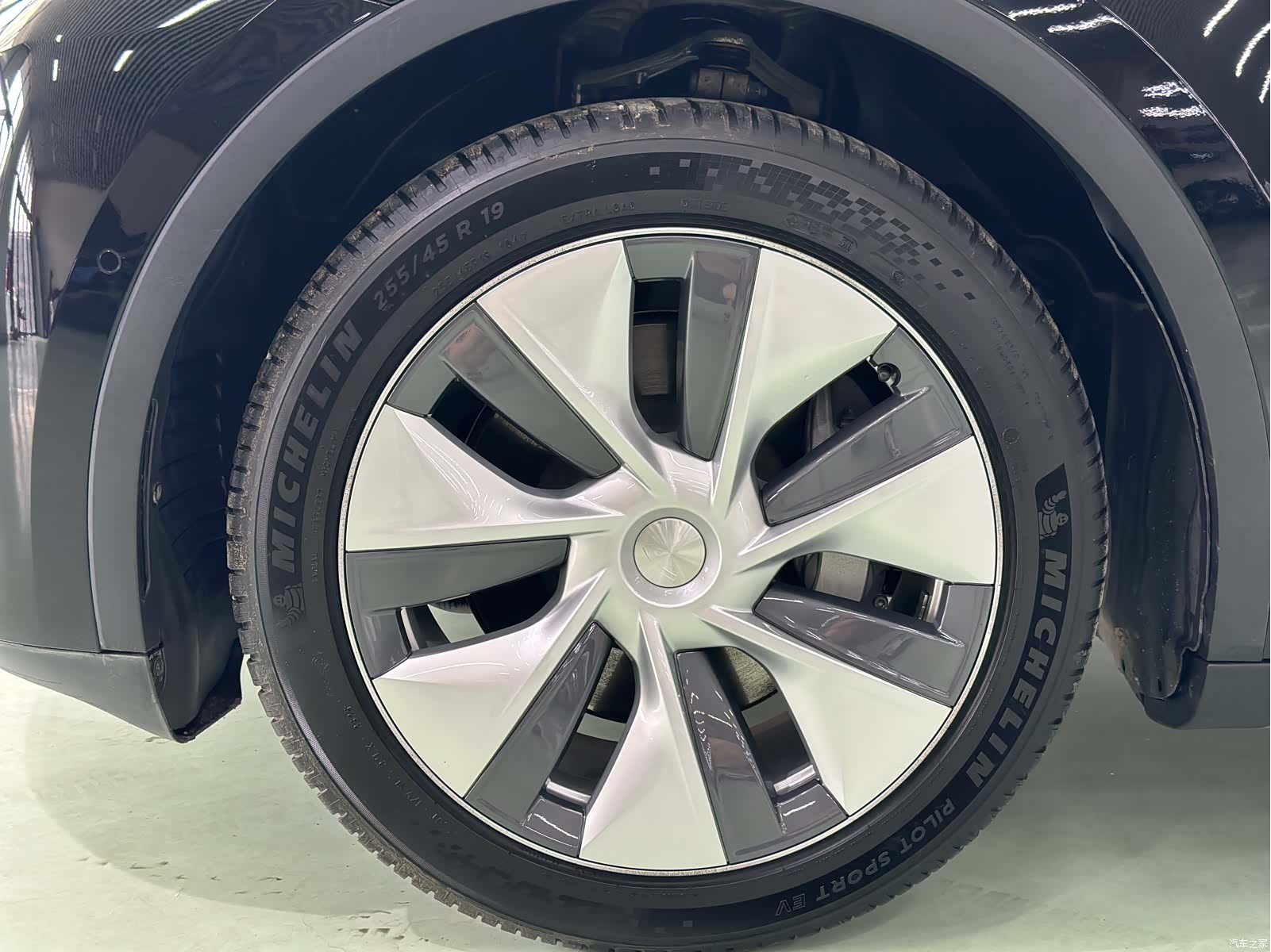 Tesla Model Y, 2023 2