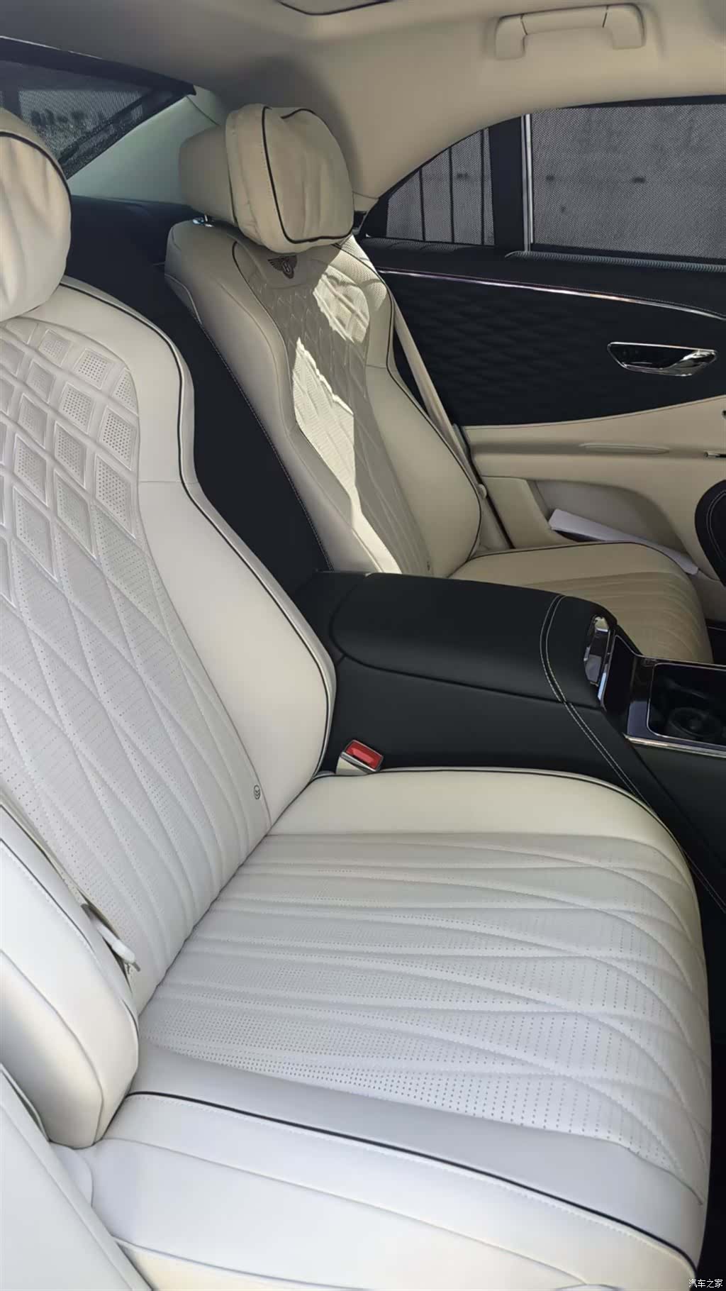 Bentley Flying Spur, 2022 6