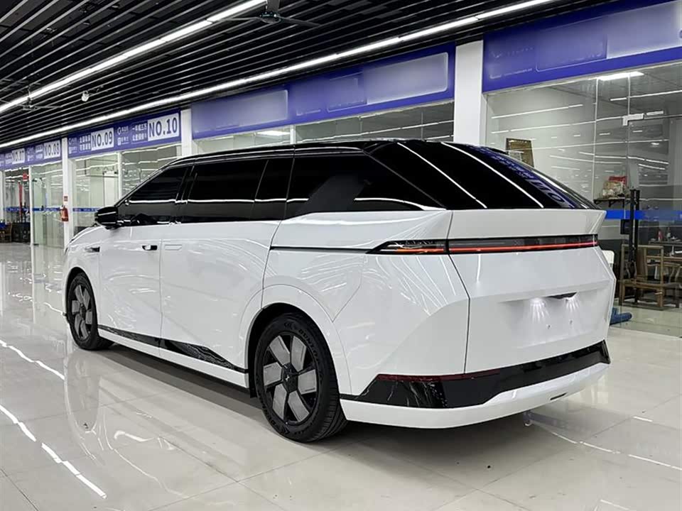 XPENG X9 XPENG X9
