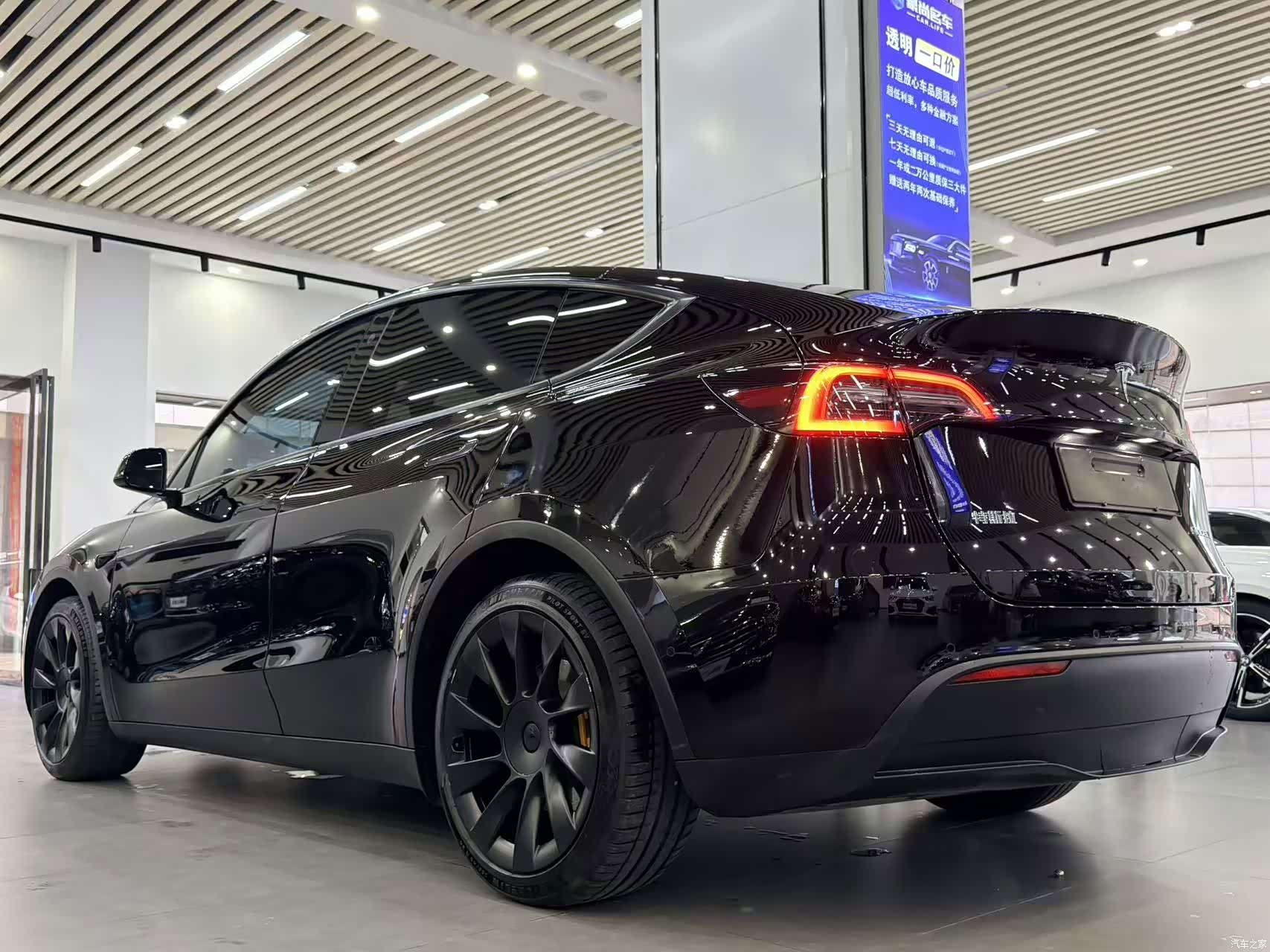 Tesla Model Y, 2022 4