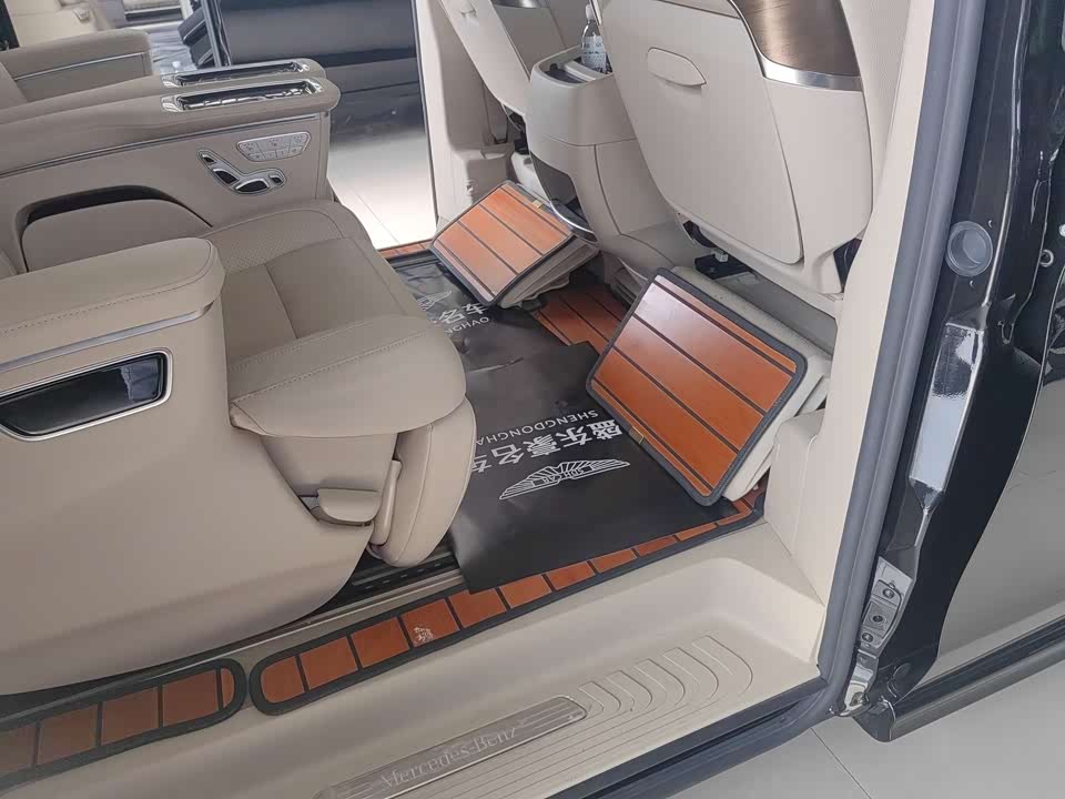 Mercedes-Benz V-class
