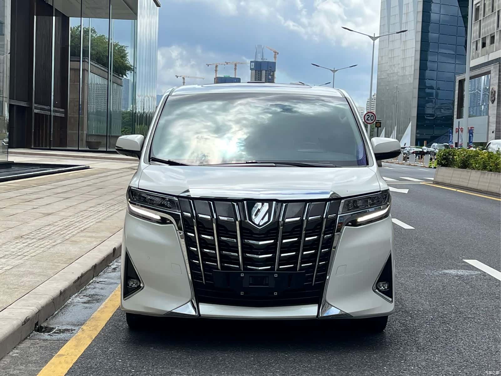 Toyota Alphard, 2018 2