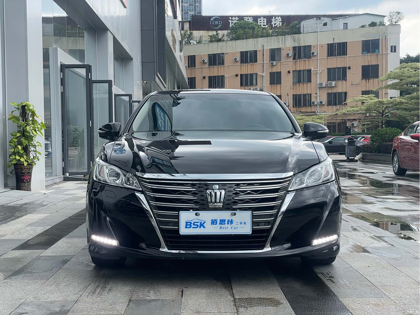 Toyota Crown, 2017 2