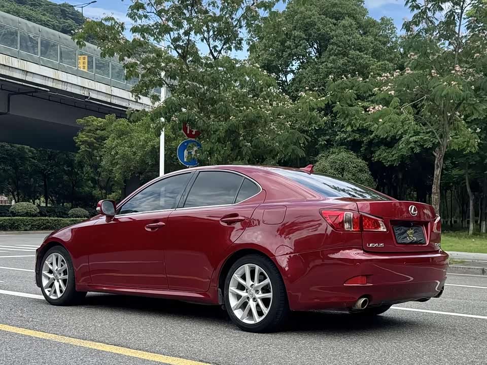 Lexus IS