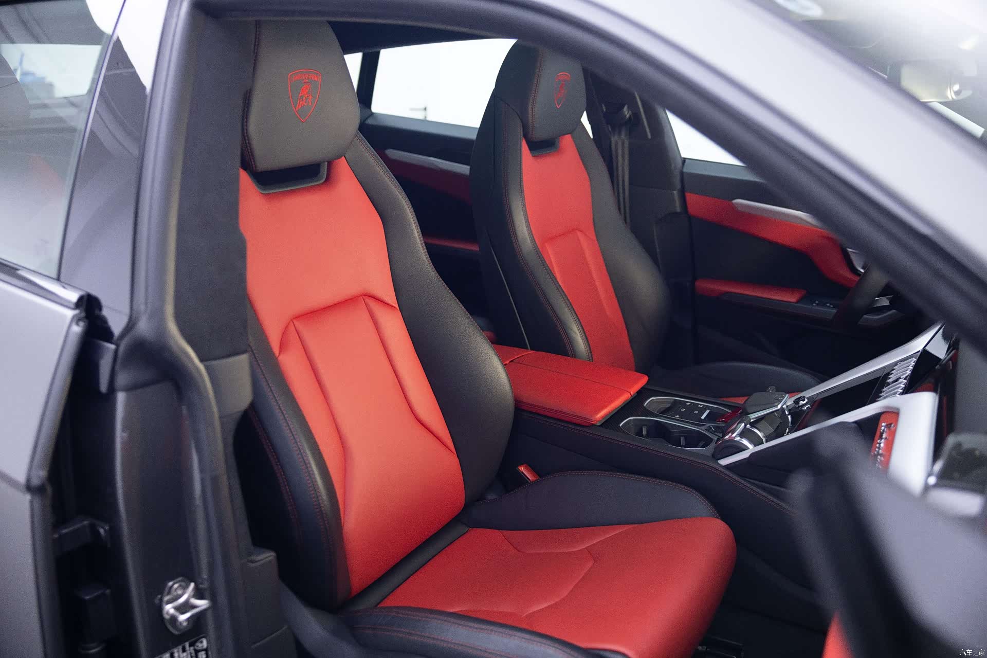 Lamborghini Urus, 2022 16