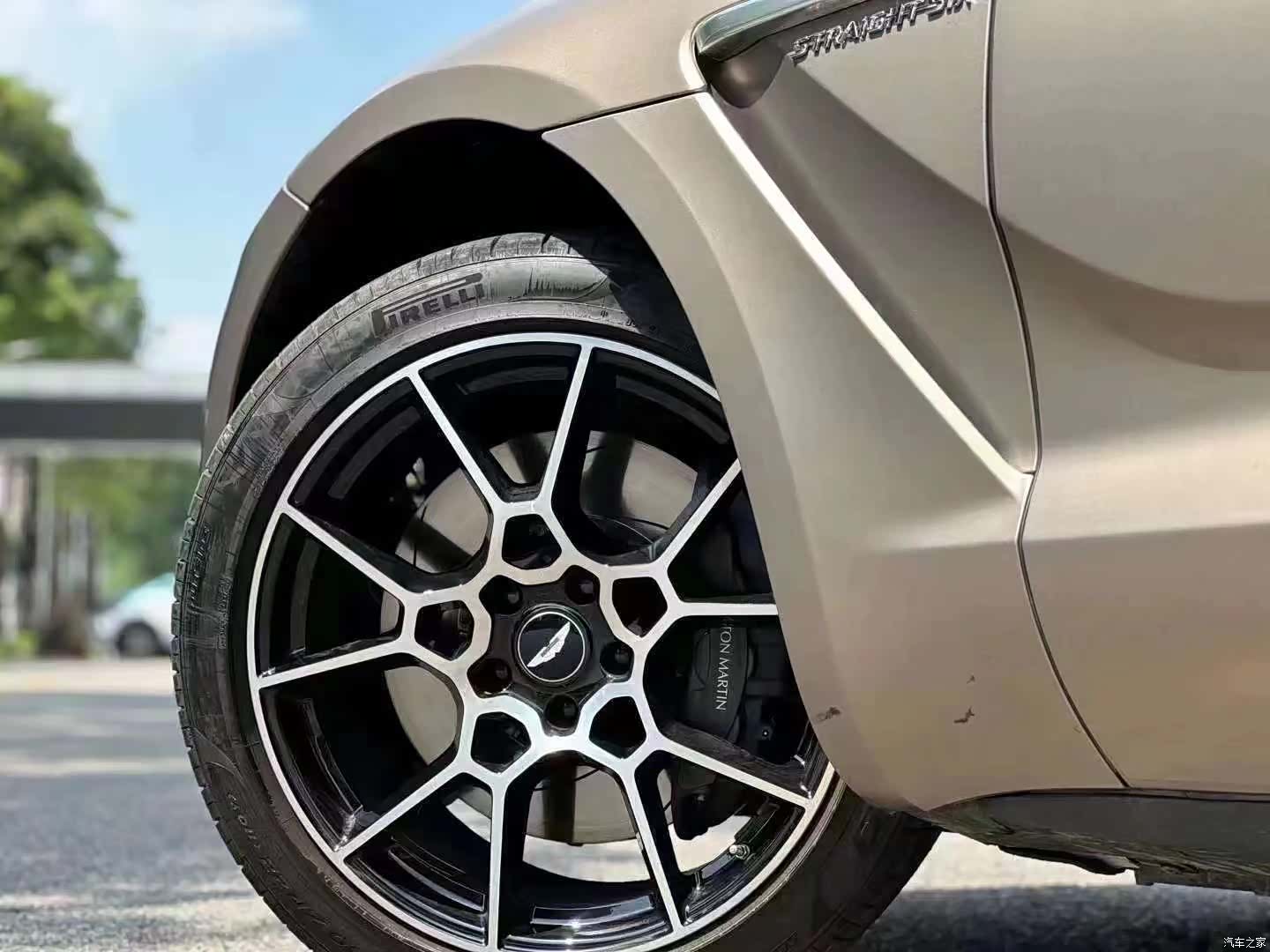 Aston Martin DBX, 2021 9
