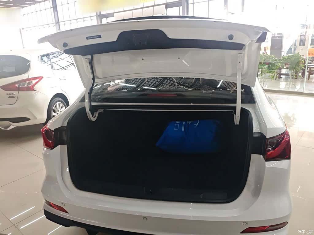 Roewe i5, 2025 15