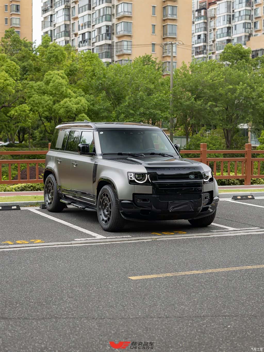 Land Rover Defender, 2024 3