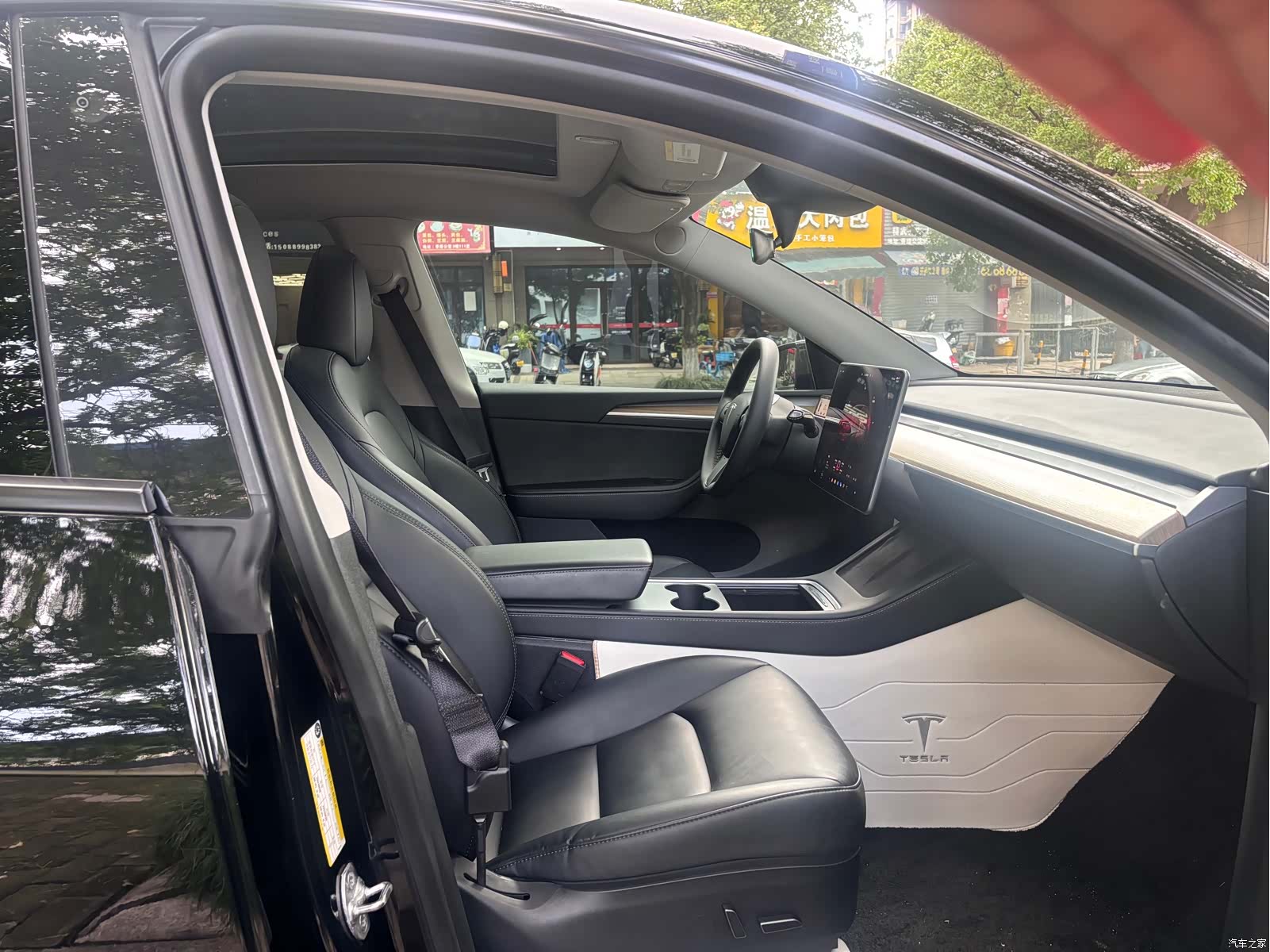 Tesla Model Y, 2023 10