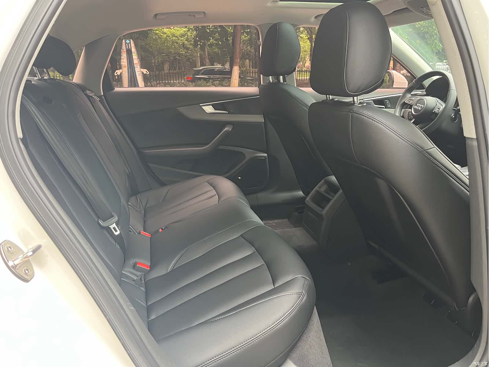 Audi A4L, 2017 12