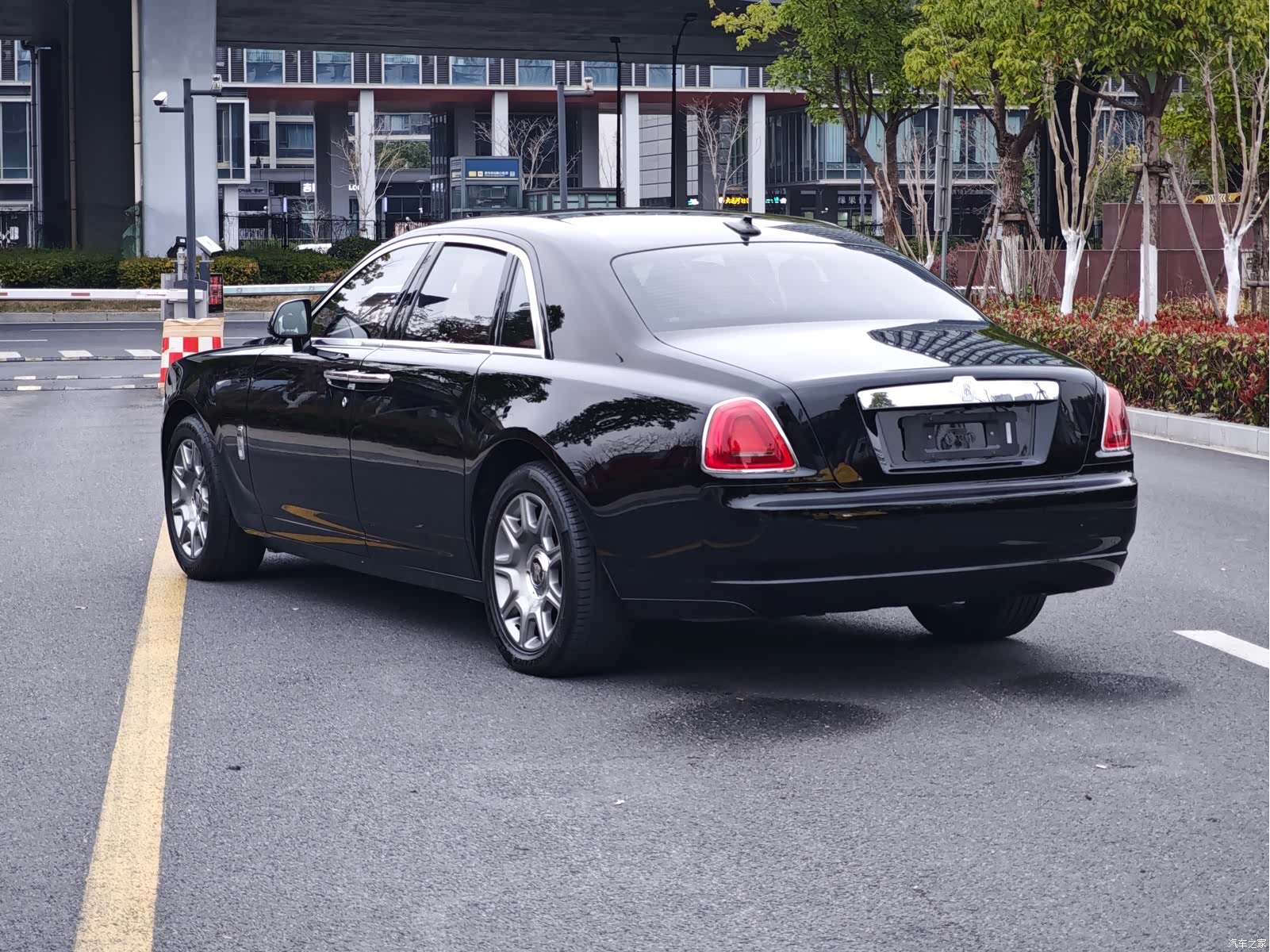 Rolls-Royce Ghost, 2017 все фото