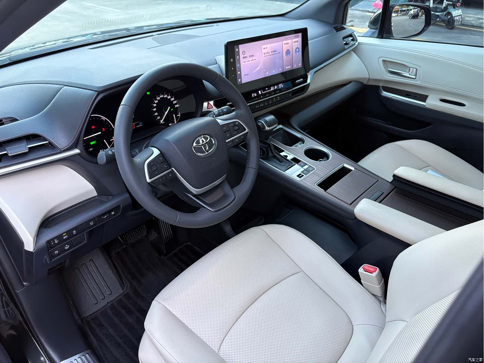 Toyota Granvia, 2024 10