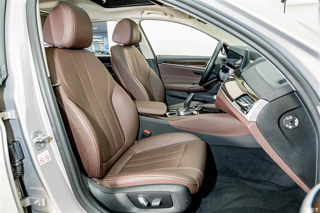 BMW 5 Series, 2019 19