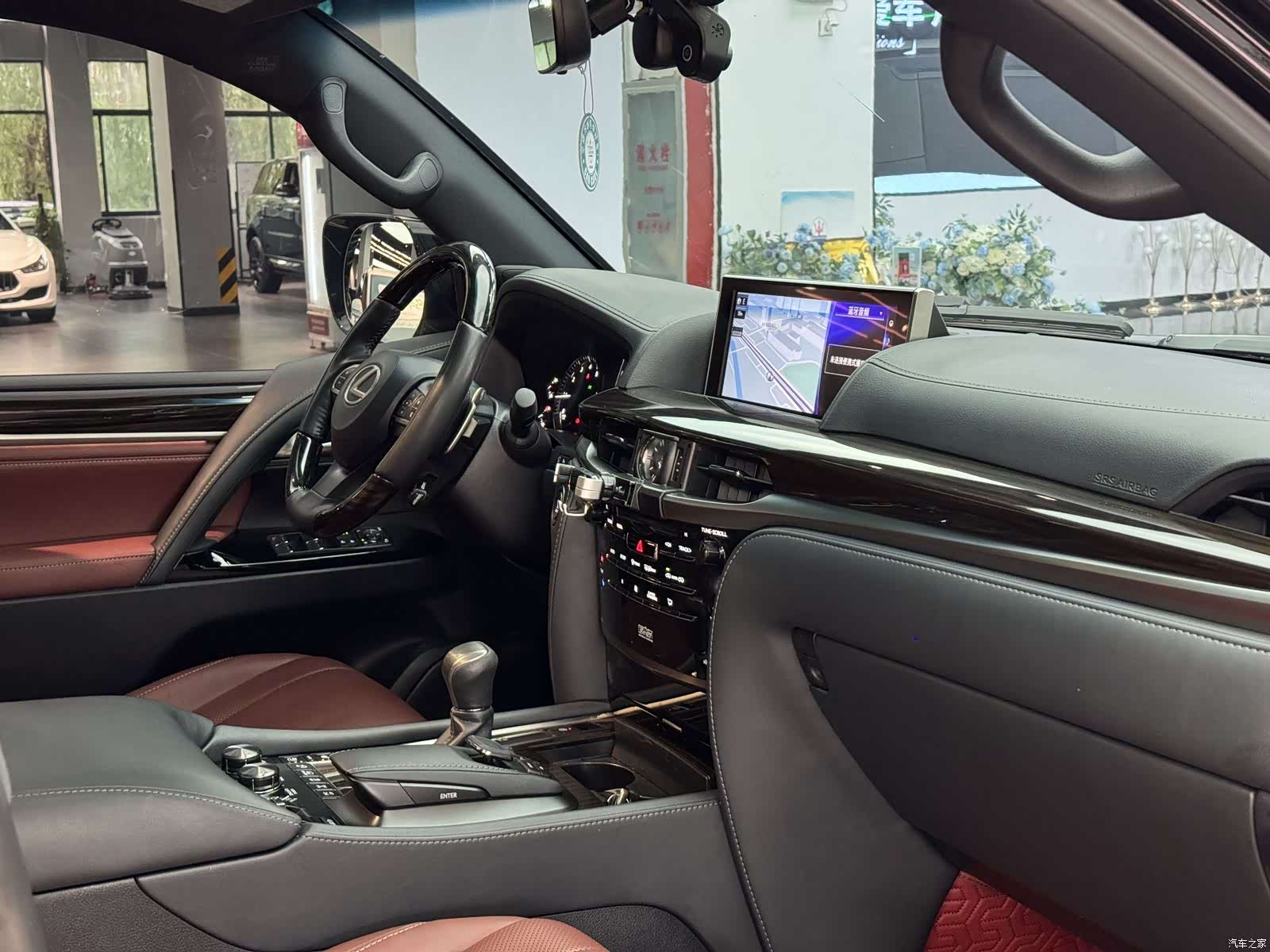 Lexus LX, 2019 9