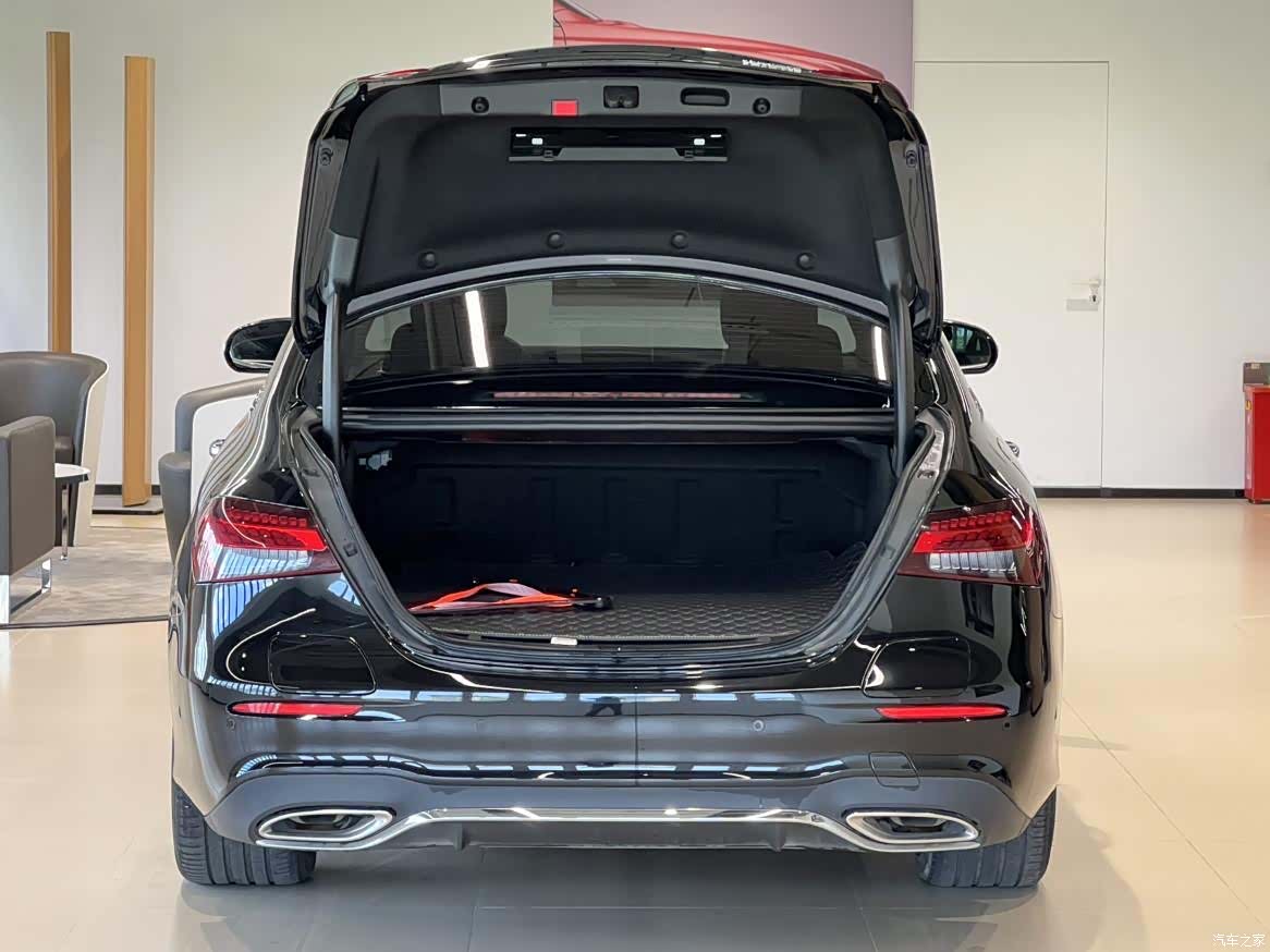 Mercedes-Benz E-Class, 2023 16