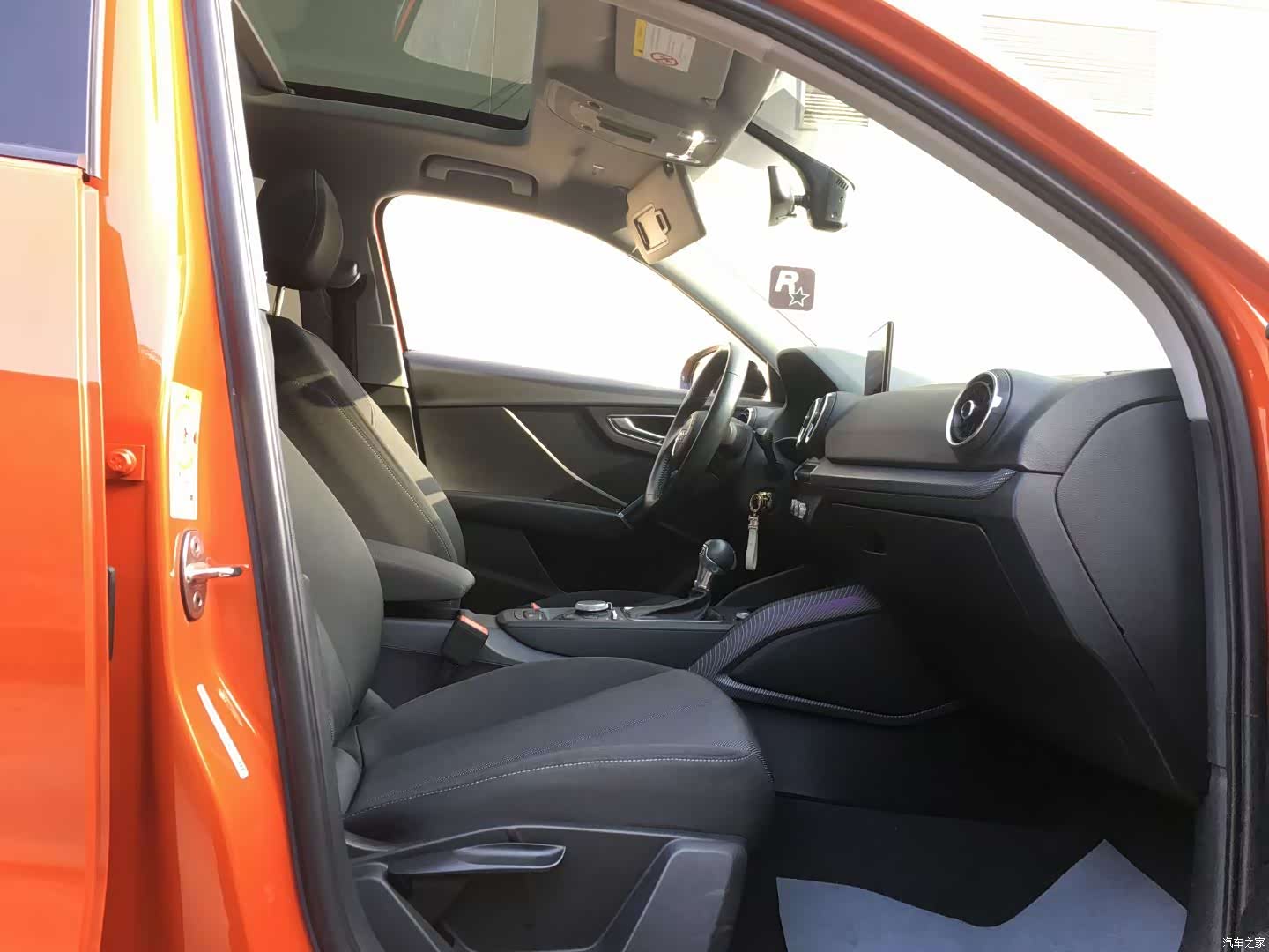 Audi Q2L, 2019 9