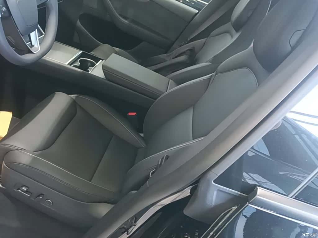 Tesla Model Y, 2026 15