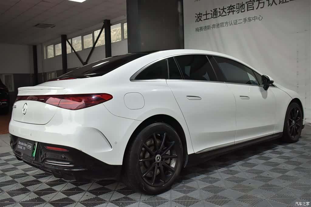 Mercedes-Benz EQE, 2023 15