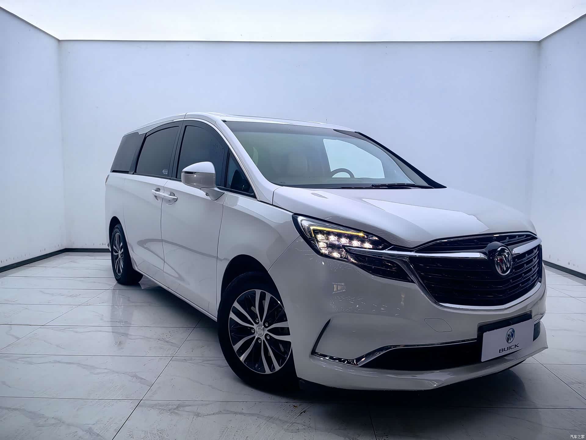 Buick GL8, 2020 3
