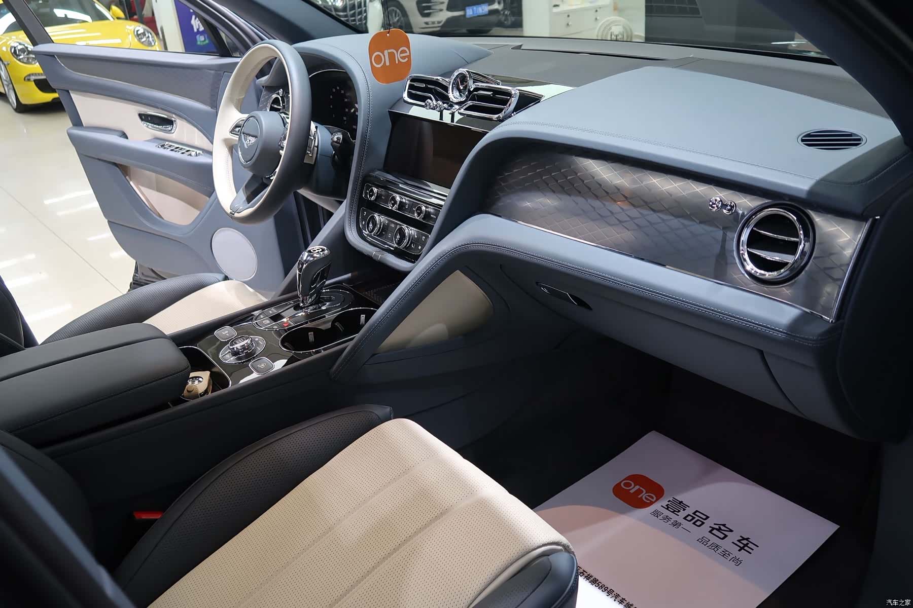 Bentley Bentayga, 2022 12