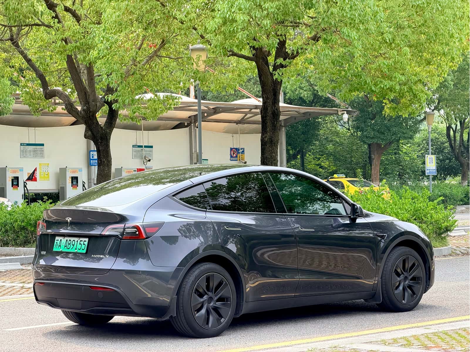 Tesla Model Y, 2024 6