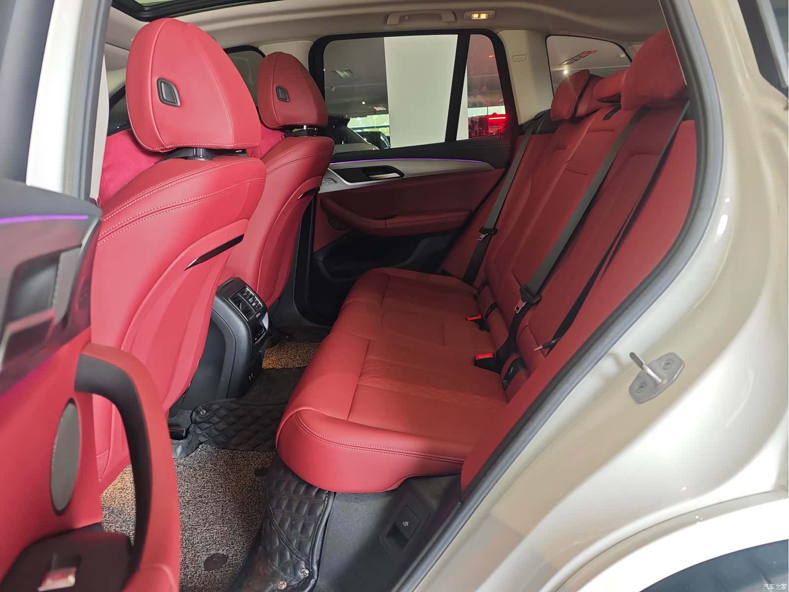 BMW iX3, 2023 все фото