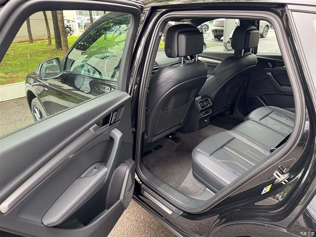 Audi Q5L, 2025 24
