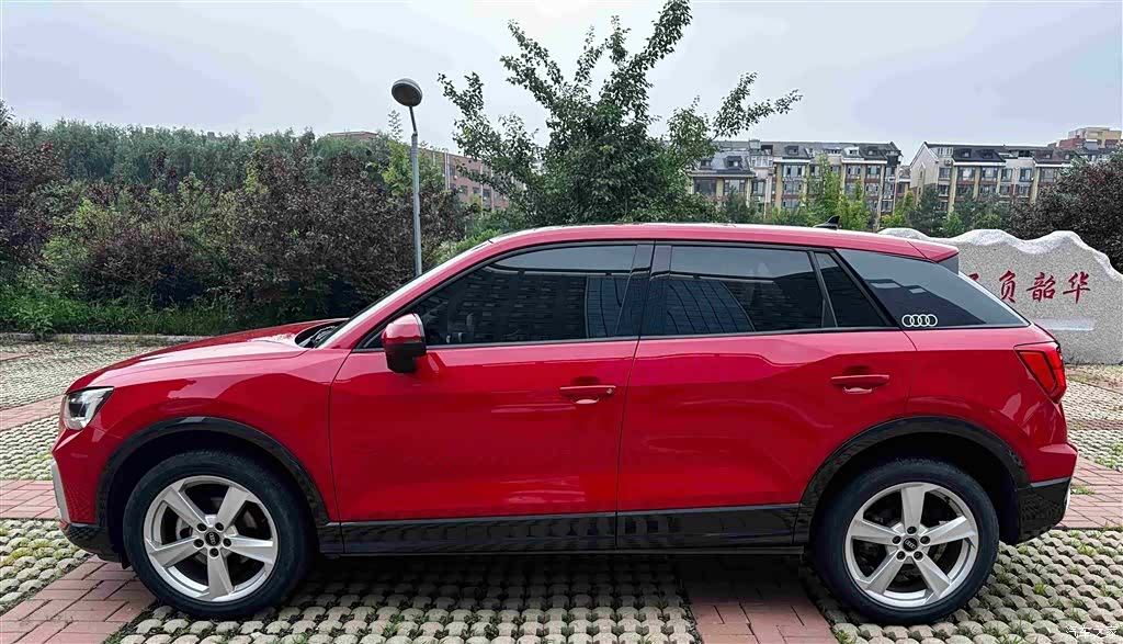 Audi Q2L, 2023 4