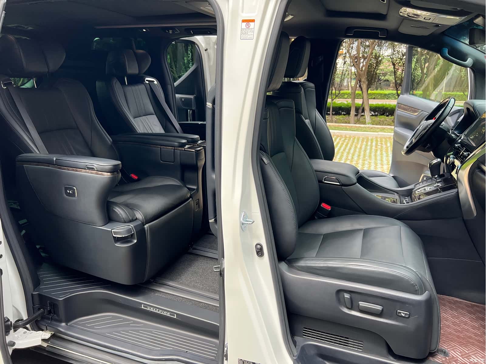Toyota Vellfire, 2021 8