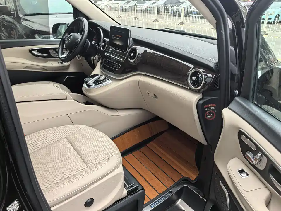 Mercedes-Benz V-class