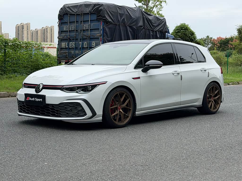 Volkswagen Golf GTI