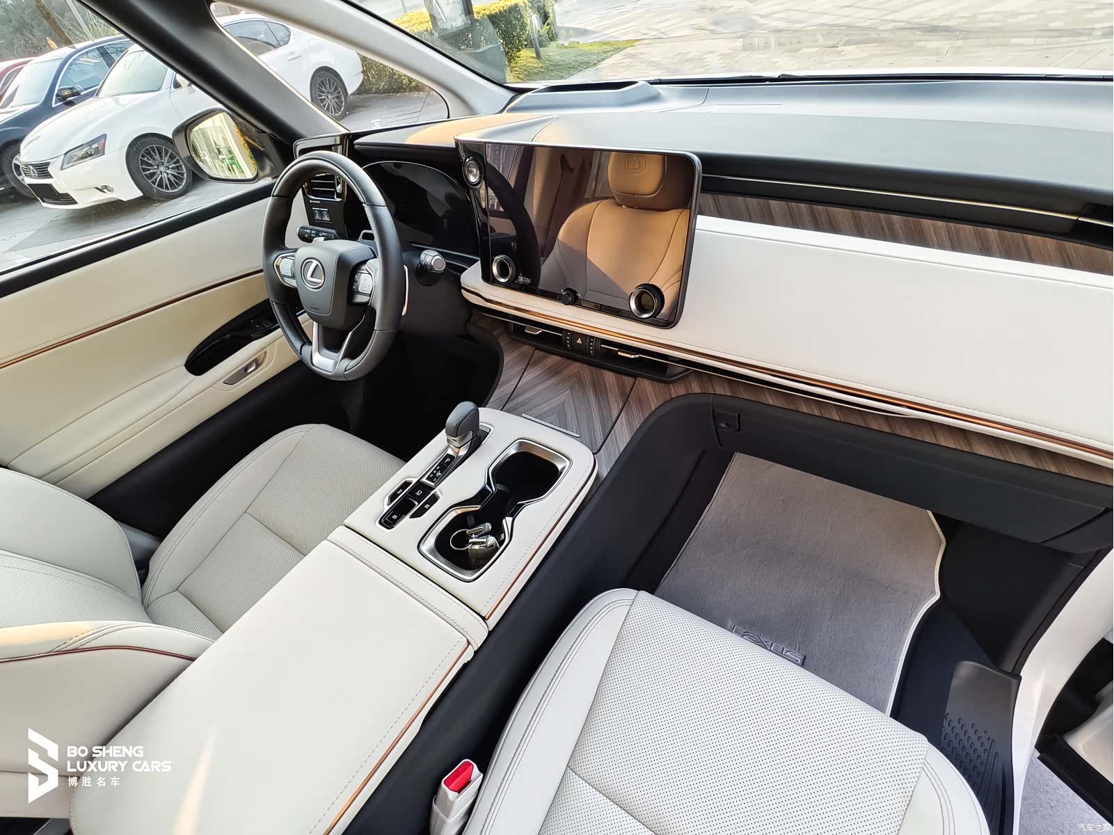 Lexus LM, 2025 9