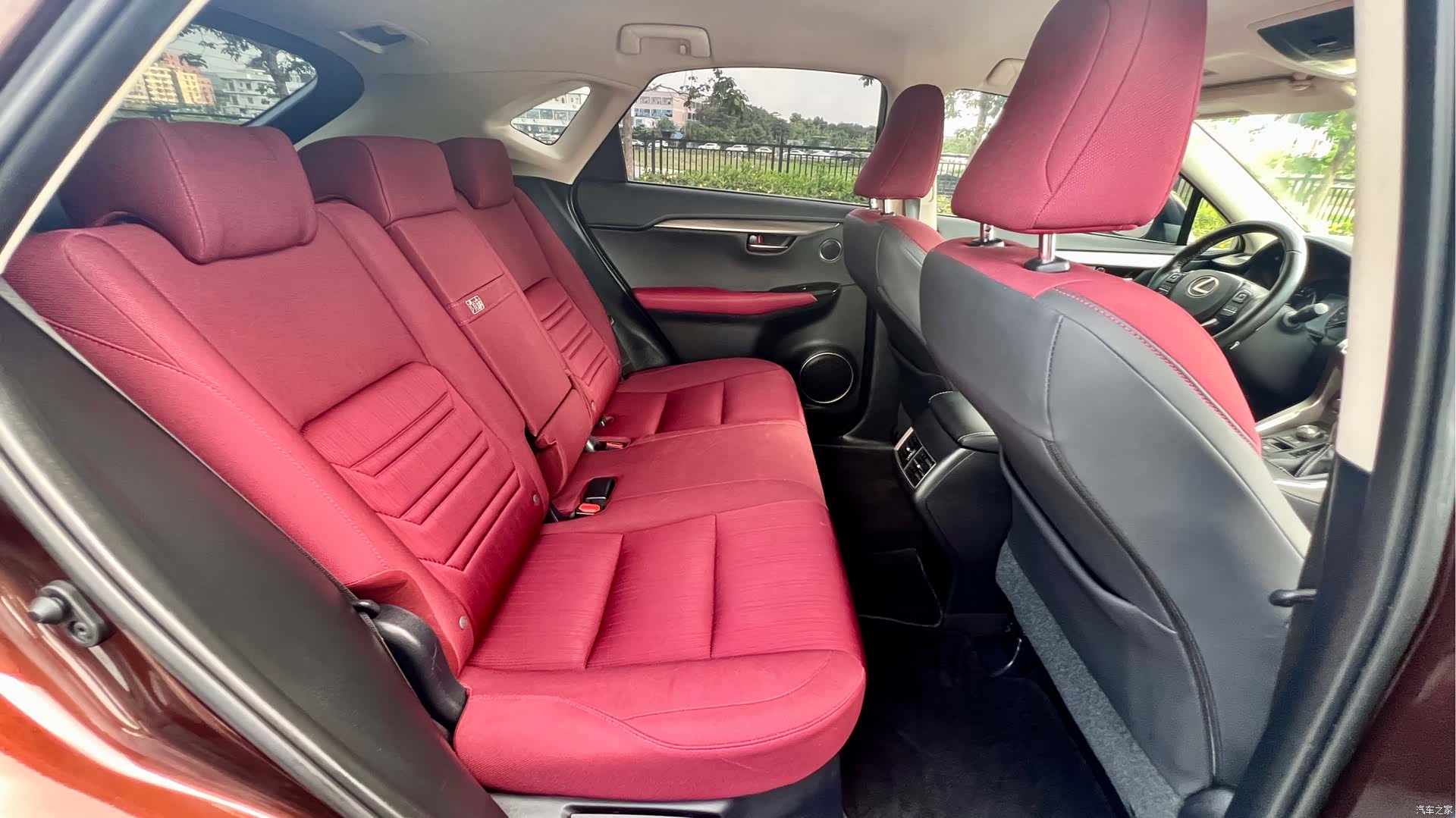 Lexus NX, 2019 11