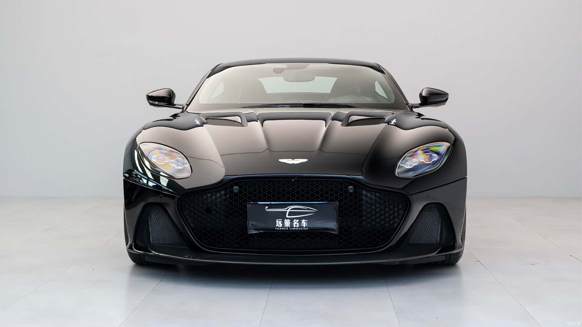 Aston Martin DBS