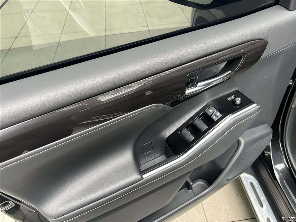 Toyota Crown, 2022 8