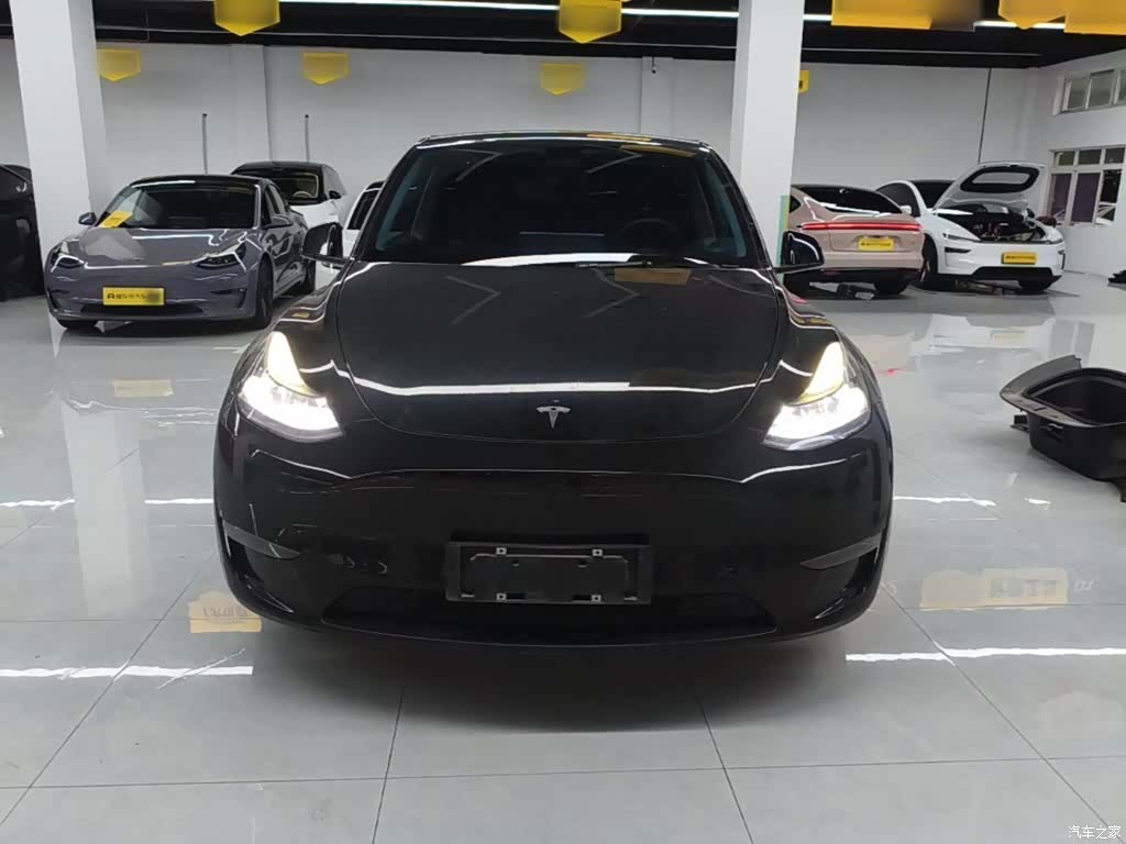 Tesla Model Y, 2021 3