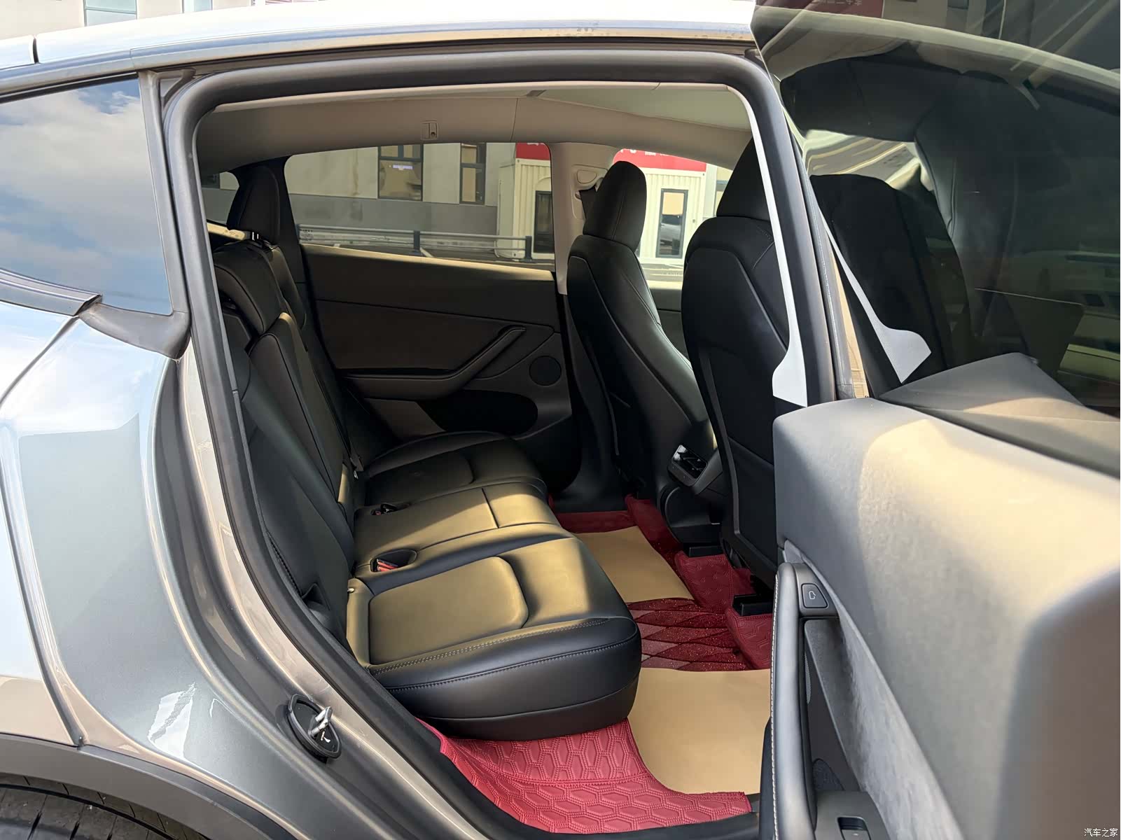 Tesla Model Y, 2025 11