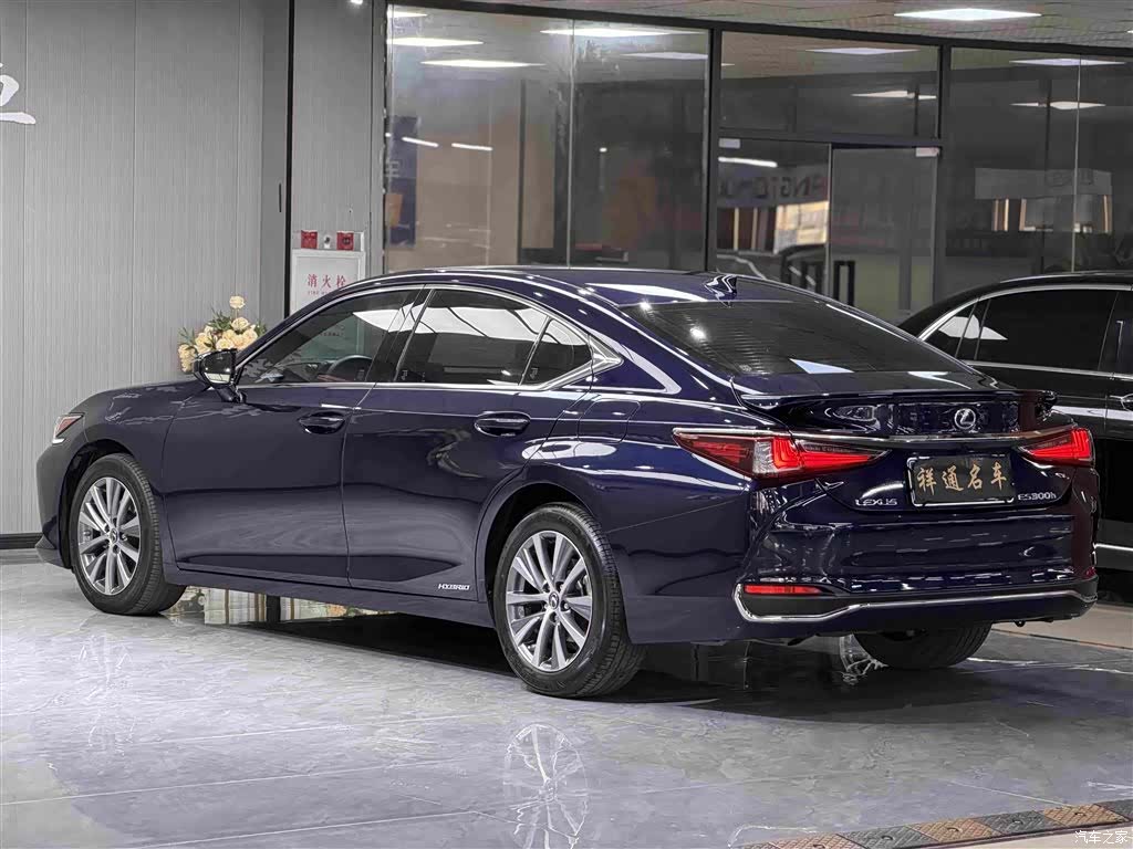Lexus ES, 2021 11