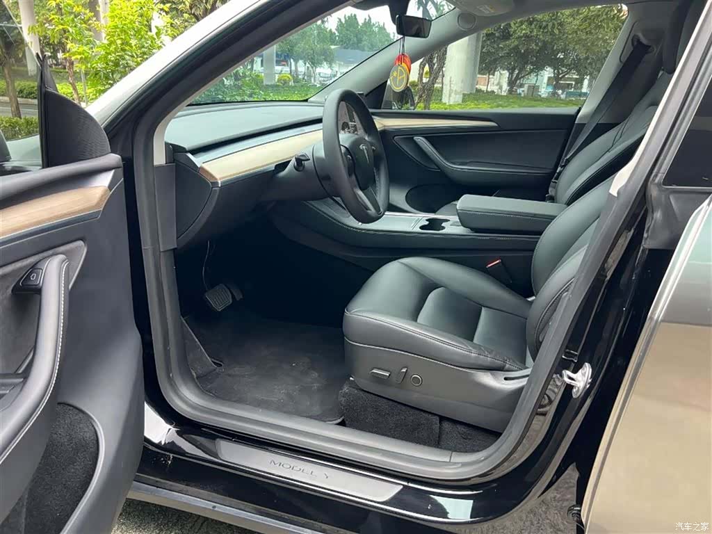 Tesla Model Y, 2021 4