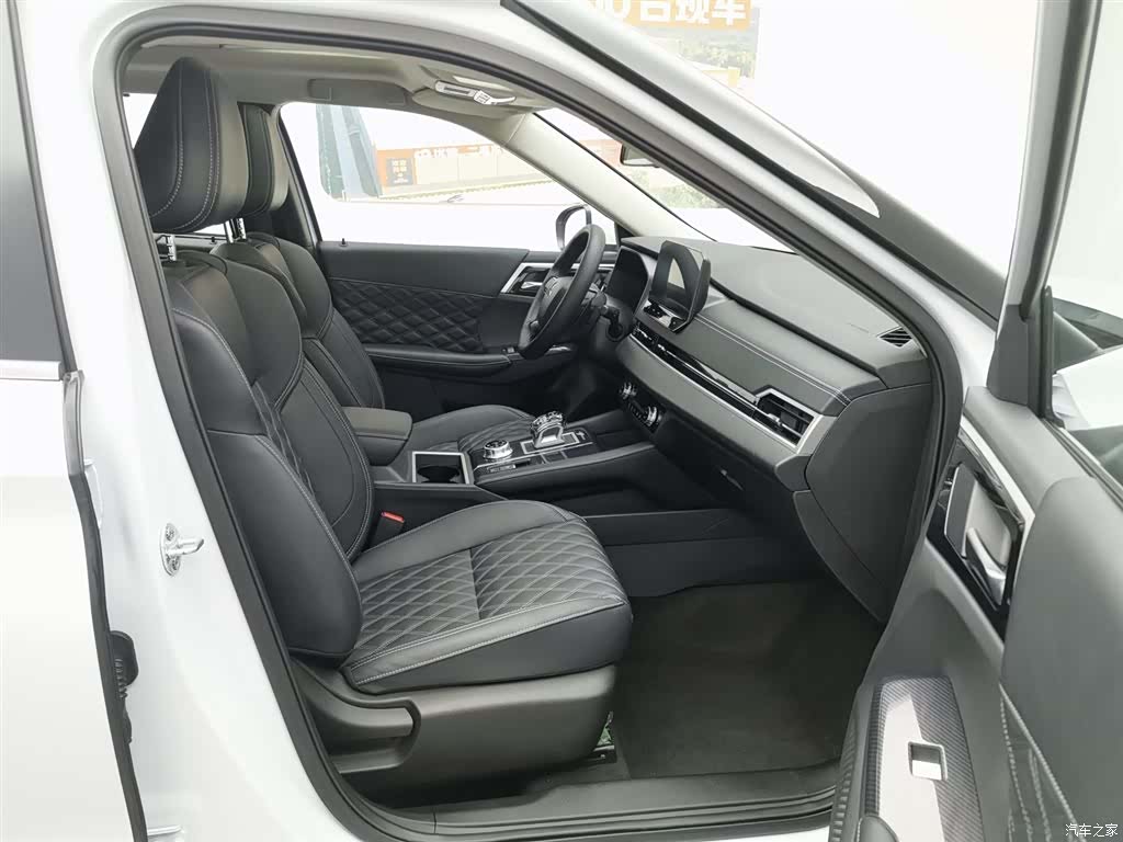 Mitsubishi Outlander, 2023 23