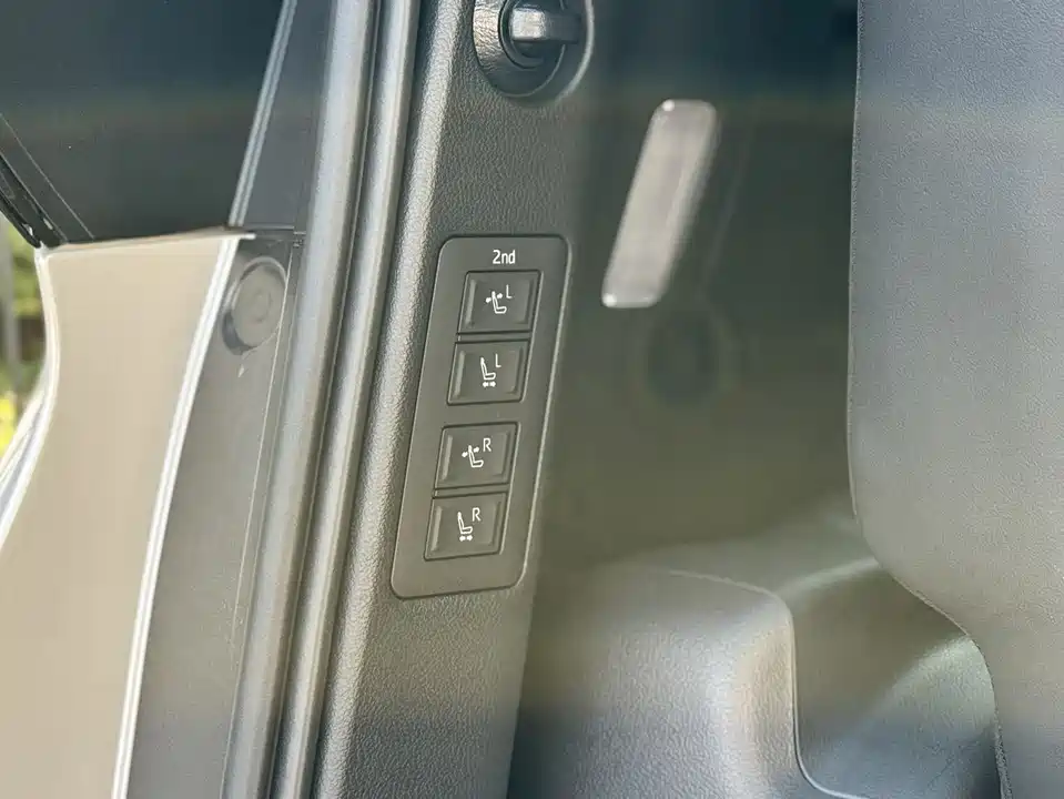 Toyota Elfa